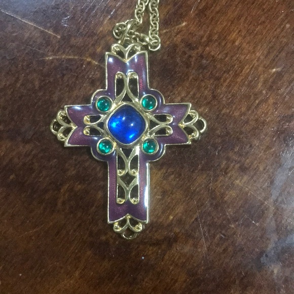 Elegant Avon Vintage(80’s) Gold tone Purple Enamel Cabochon Cross Necklace - Picture 2 of 4
